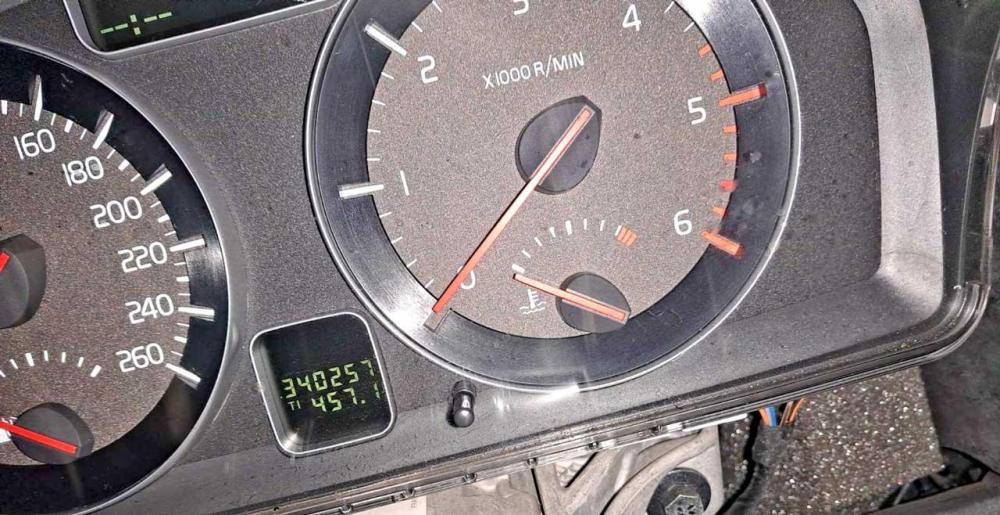 Volvo-V50-tacho.jpg